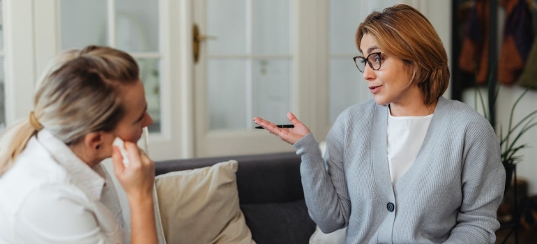 a woman talking to the therapist 